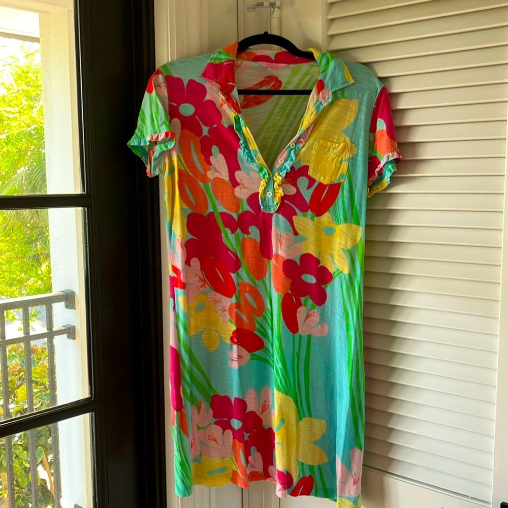 Lilly Pulitzer v-neck t-shirt dress.